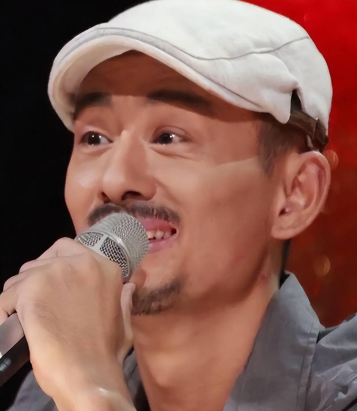 事实证明失踪9年的歌手阿宝早已走上了一条阳光大道