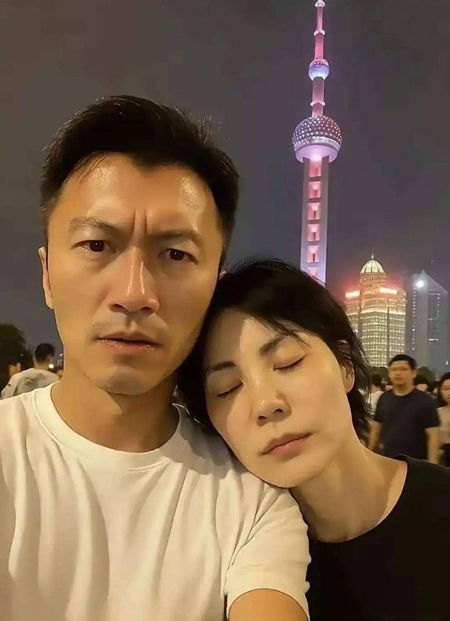 56岁王菲近况太炸了！无一根白发 谢霆锋面前活成娇俏小女生