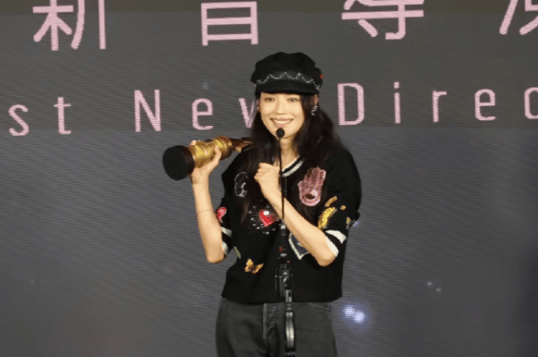 舒淇机智回应刘伟强旧事调侃：全行业都懂的梗 奖杯太多家里放得下