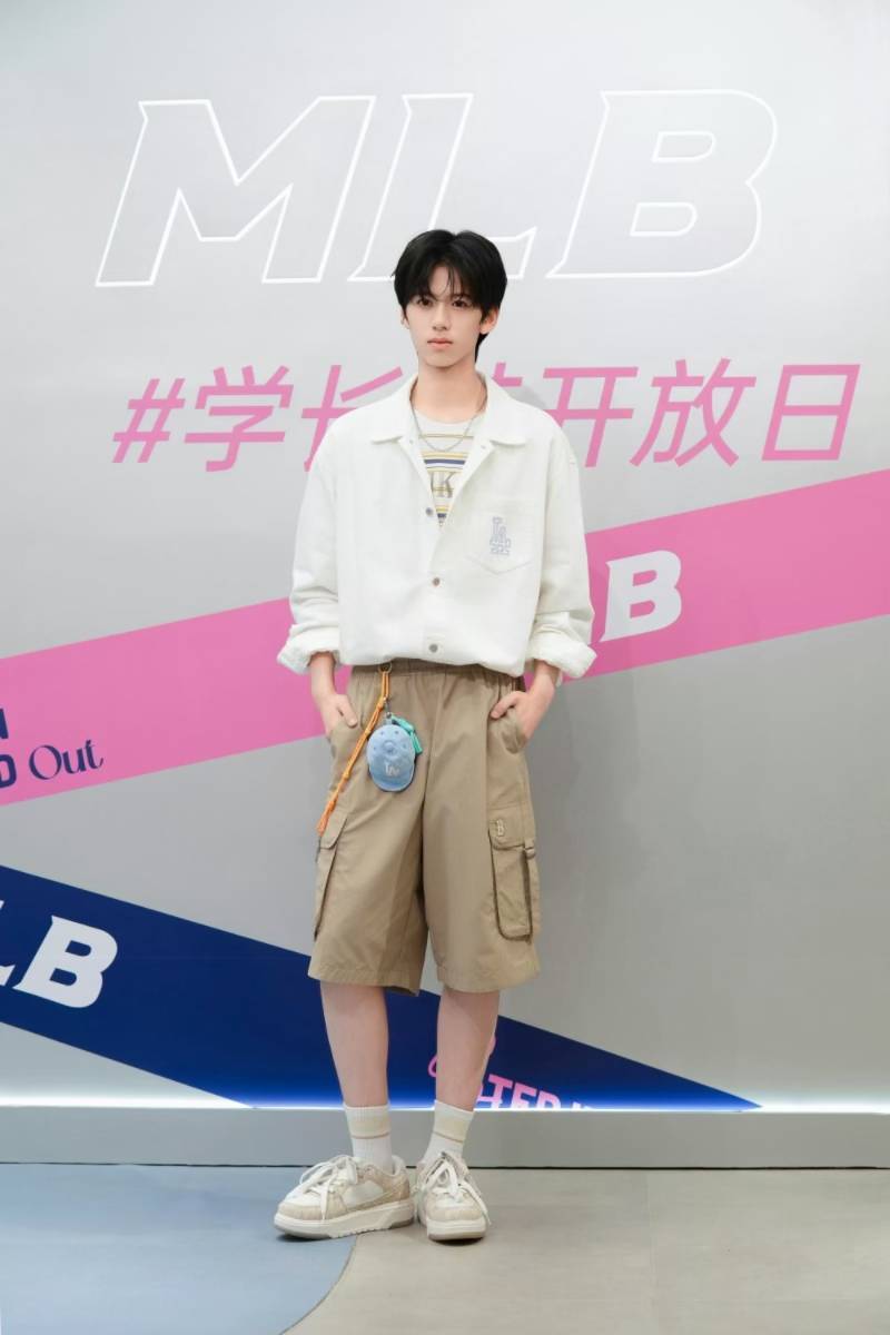 林子烨学长鞋造型青春洋溢 坦言期待演绎校园剧角色