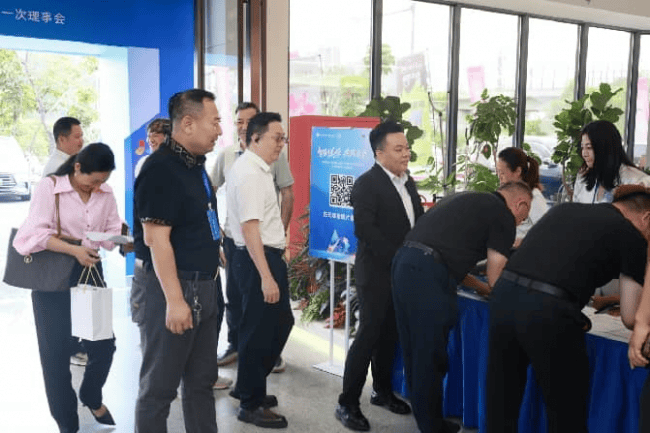 深圳市室内装饰行业协会十周年庆典启动仪式 暨第四届第一次理事会圆满落幕(图2) 深圳市室内装饰行业协会十周年庆典启动仪式 暨第四届第一次理事会圆满落幕(图2)