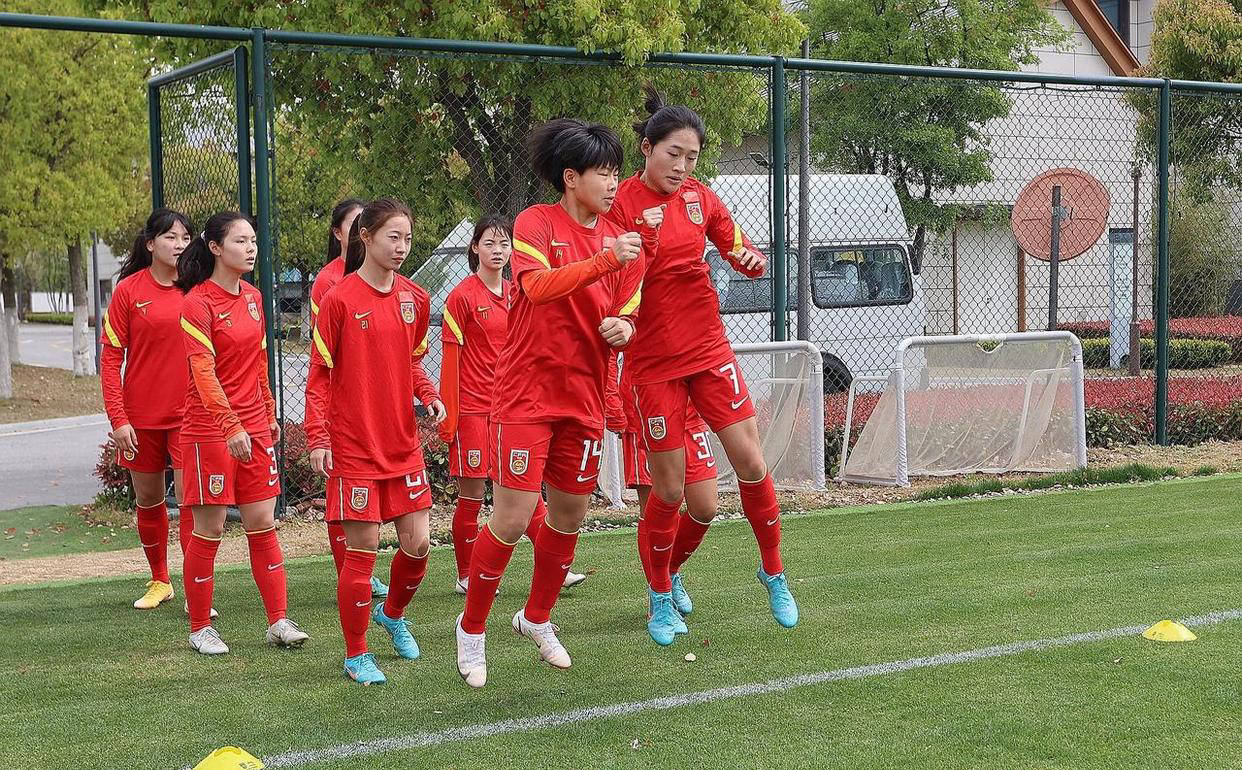 郑璐连中两元，中国U20女足3