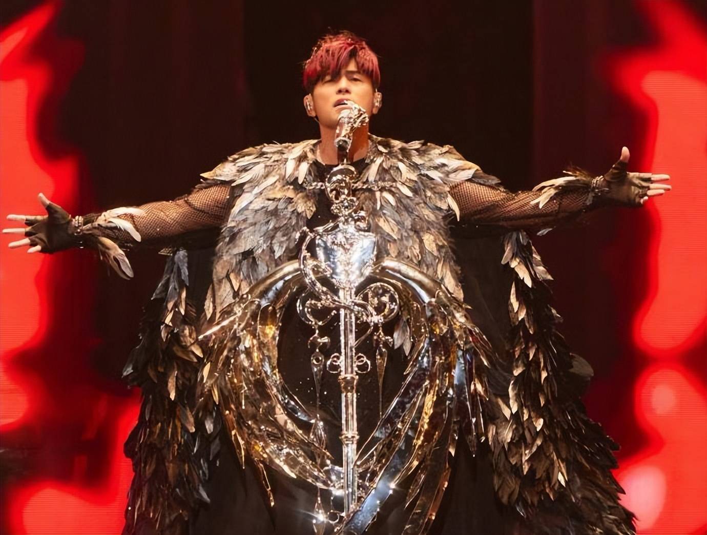 周杰伦演唱会被吐槽“划水”,3个小时演唱会,实际演唱不足90分钟:嘉宾串场、VCR播放、互动闲聊,降调,躲高音 插图3 周杰伦演唱会被吐槽“划水”,3个小时演唱会,实际演唱不足90分钟:嘉宾串场、VCR播放、互动闲聊,降调,躲高音 插图3