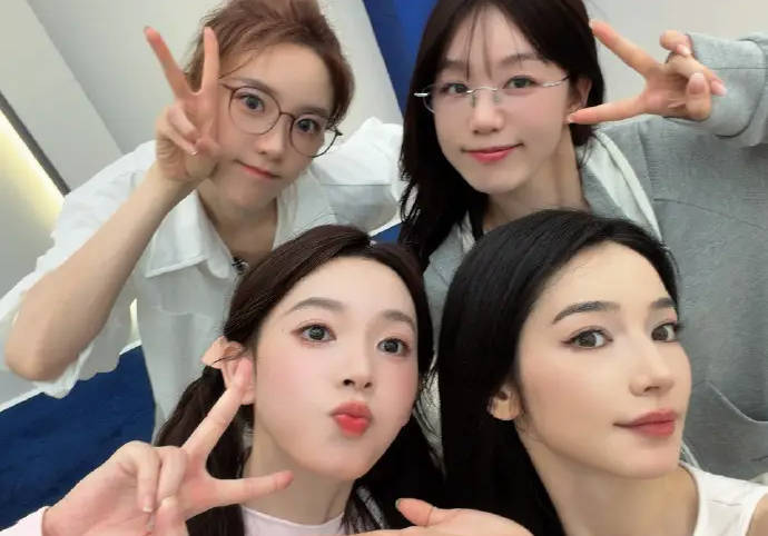 代斯张月陈瑶徐梦洁训练合照曝光 四人笑容满面尽显姐妹情深