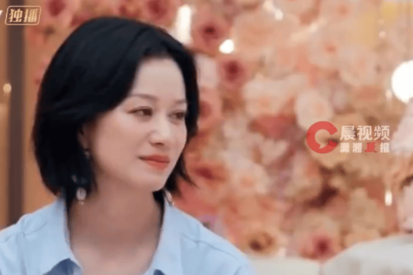 倪虹洁自曝离婚后负债千万，疯狂接戏还债，独自赡养5位长辈