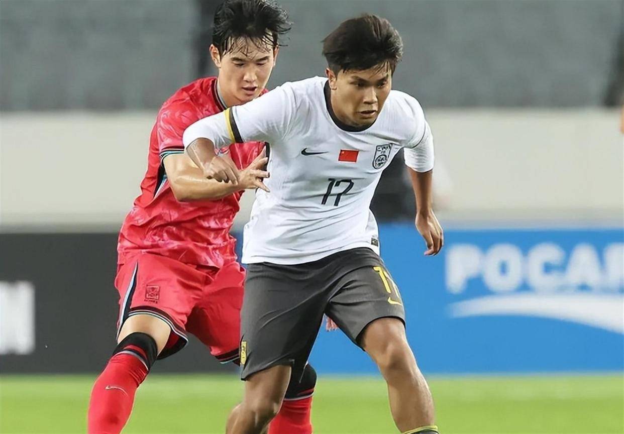 喜讯！华裔悍将愿为国足出战，归化条件很合理，球迷表示能接受