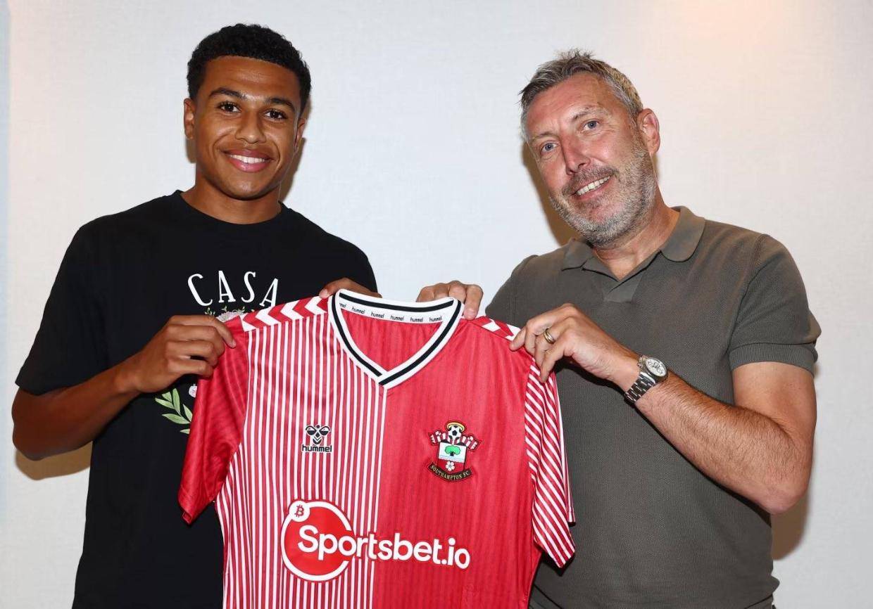 曼联欲2000万签足总杯黑马充实中场！出自曼城青训，刚绝杀阿森纳