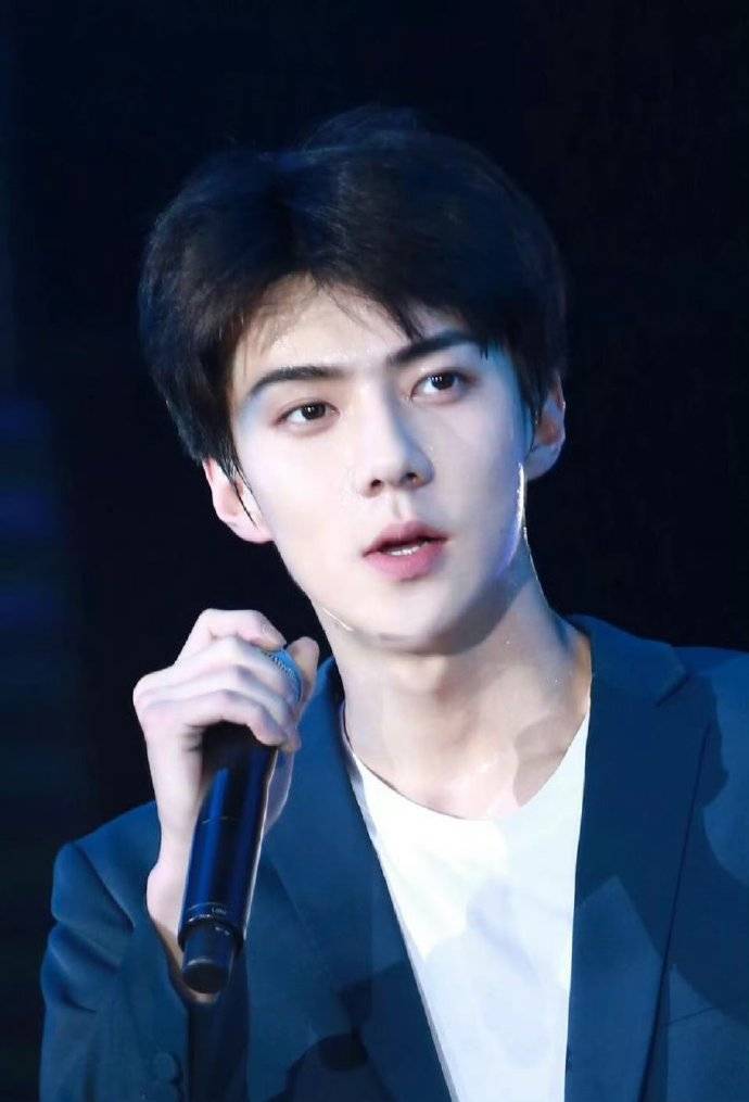 韩国男团EXO成员吴世勋减重十斤，颜值回春 插图4