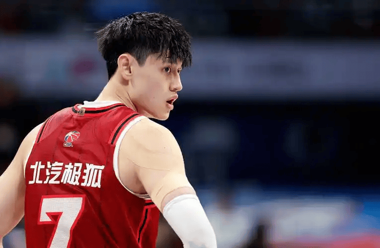 恭喜，曾凡博官宣喜讯，人生大事终于解决，父母祝福，赵睿也有主