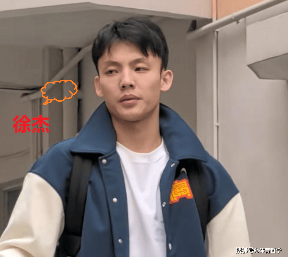 广东队前往杭州！麦考尔笑容满面，徐杰无精打采 小崔轻松惬意