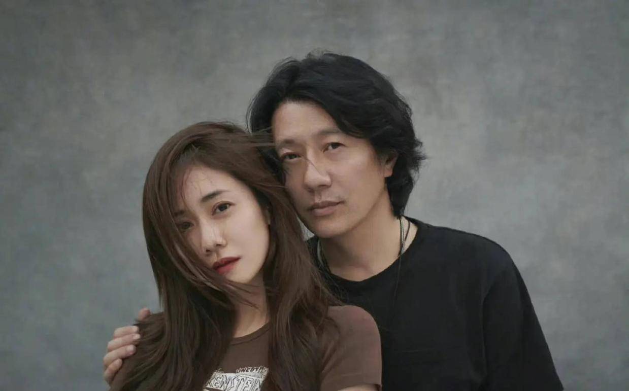 刘芸郑钧双双回应儿子走路内八：将科学引导体态发育，感恩网友暖心提醒