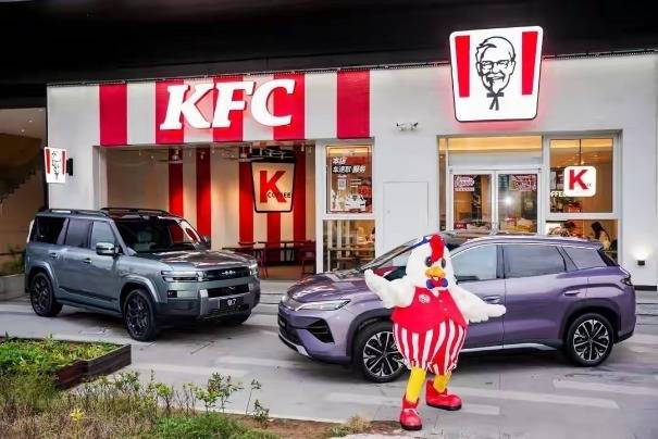 比亚迪闪充趣味出圈！“吃个肯德基的功夫，车就充饱了？”