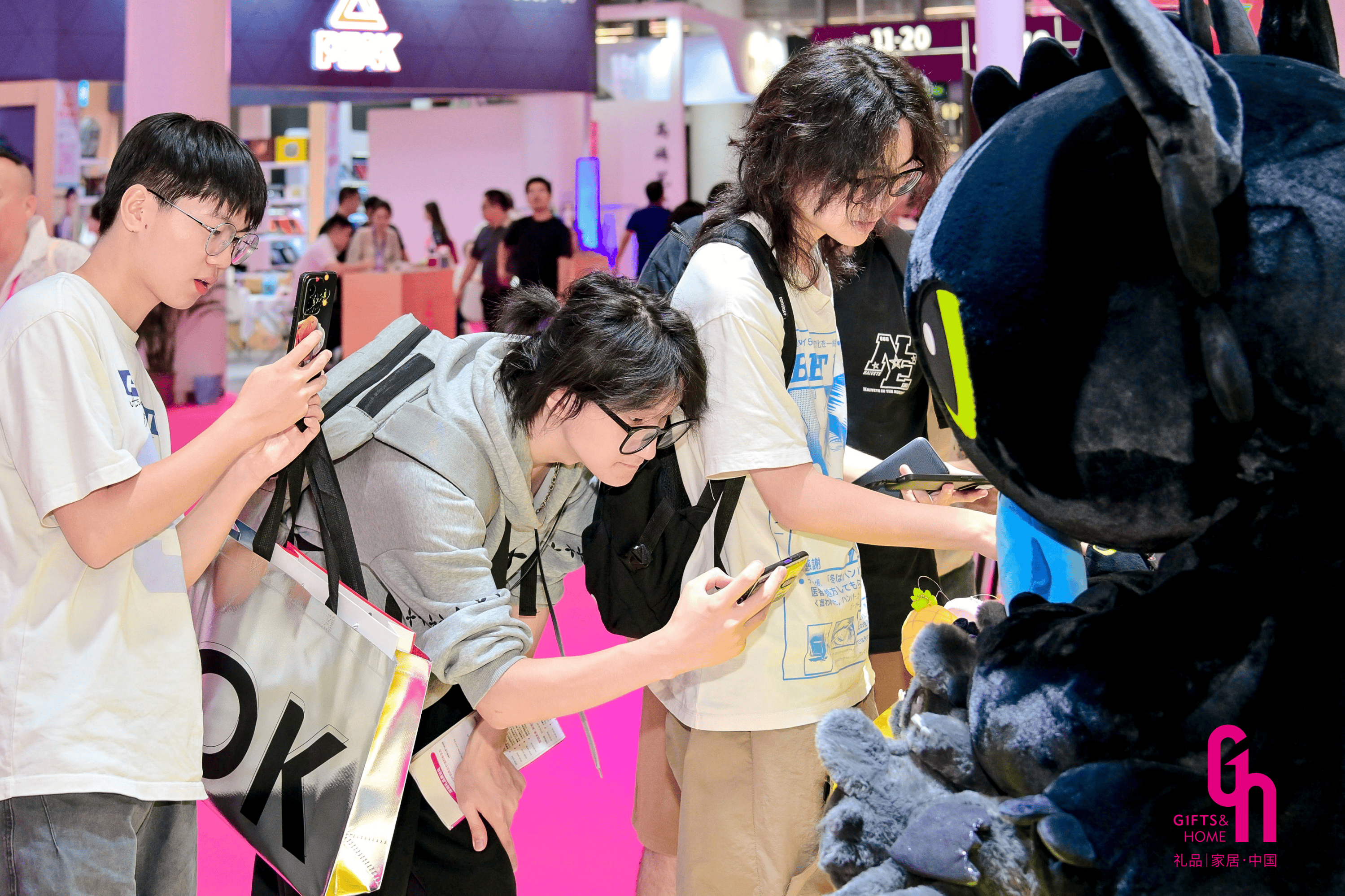 疗愈经济破圈而来:2026深圳礼品家居展让“情绪价值”握在手中(图2) 疗愈经济破圈而来:2026深圳礼品家居展让“情绪价值”握在手中(图2)