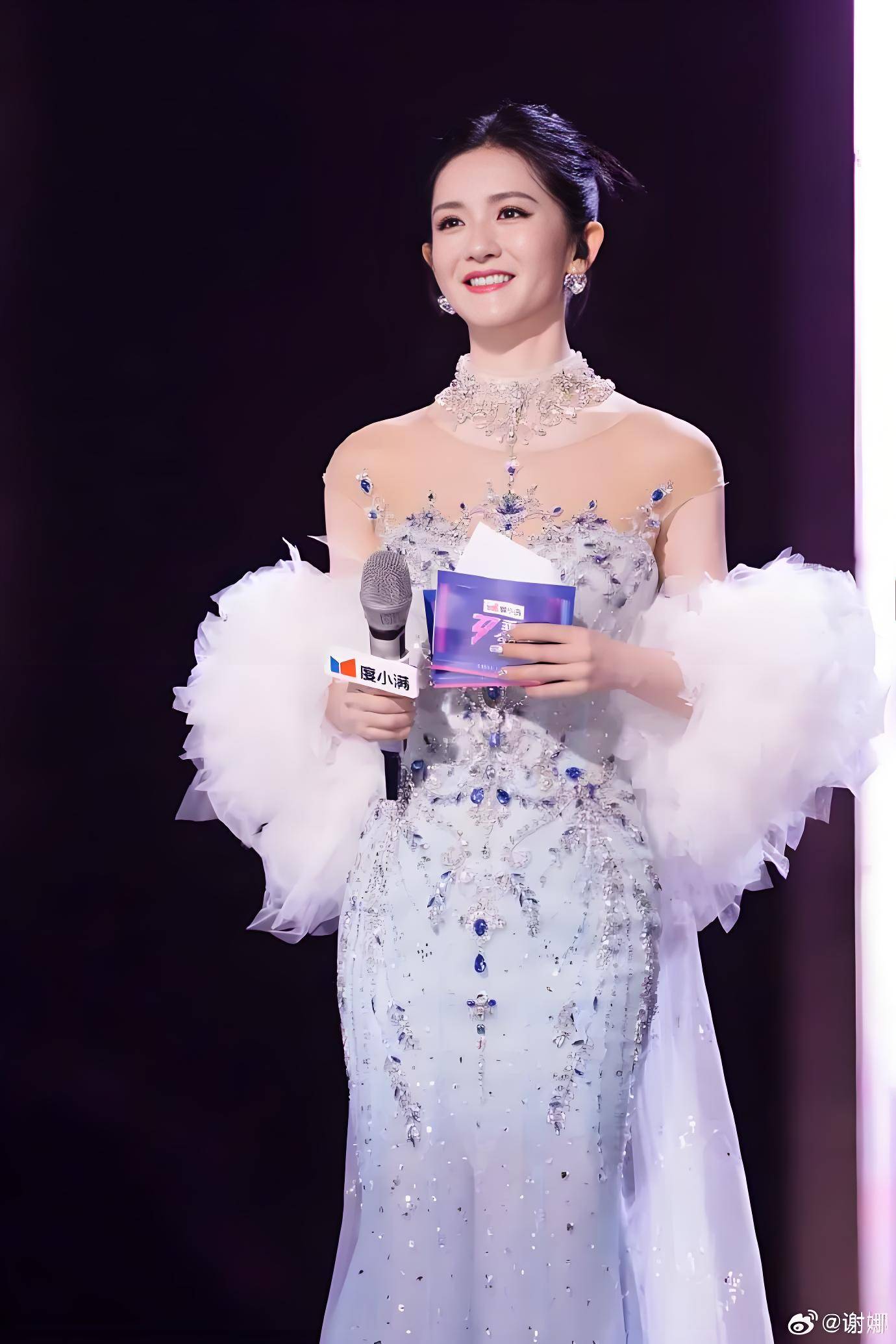 被女儿夸像爱莎公主谢娜得瑟晒图炫耀这种得意当妈的都懂