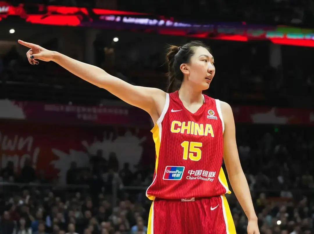 中国女篮新消息！韩旭留洋，张子宇重点培养，李梦千万年薪