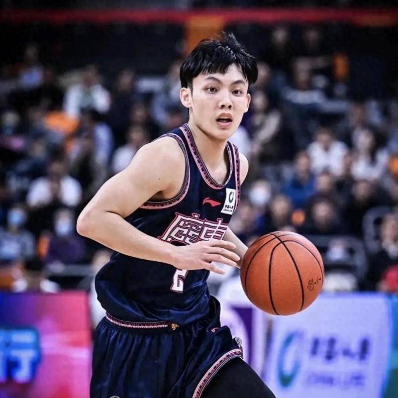 广东4连胜冲第3，徐杰崔永熙摊牌，球队再添王牌，对手浮出水面