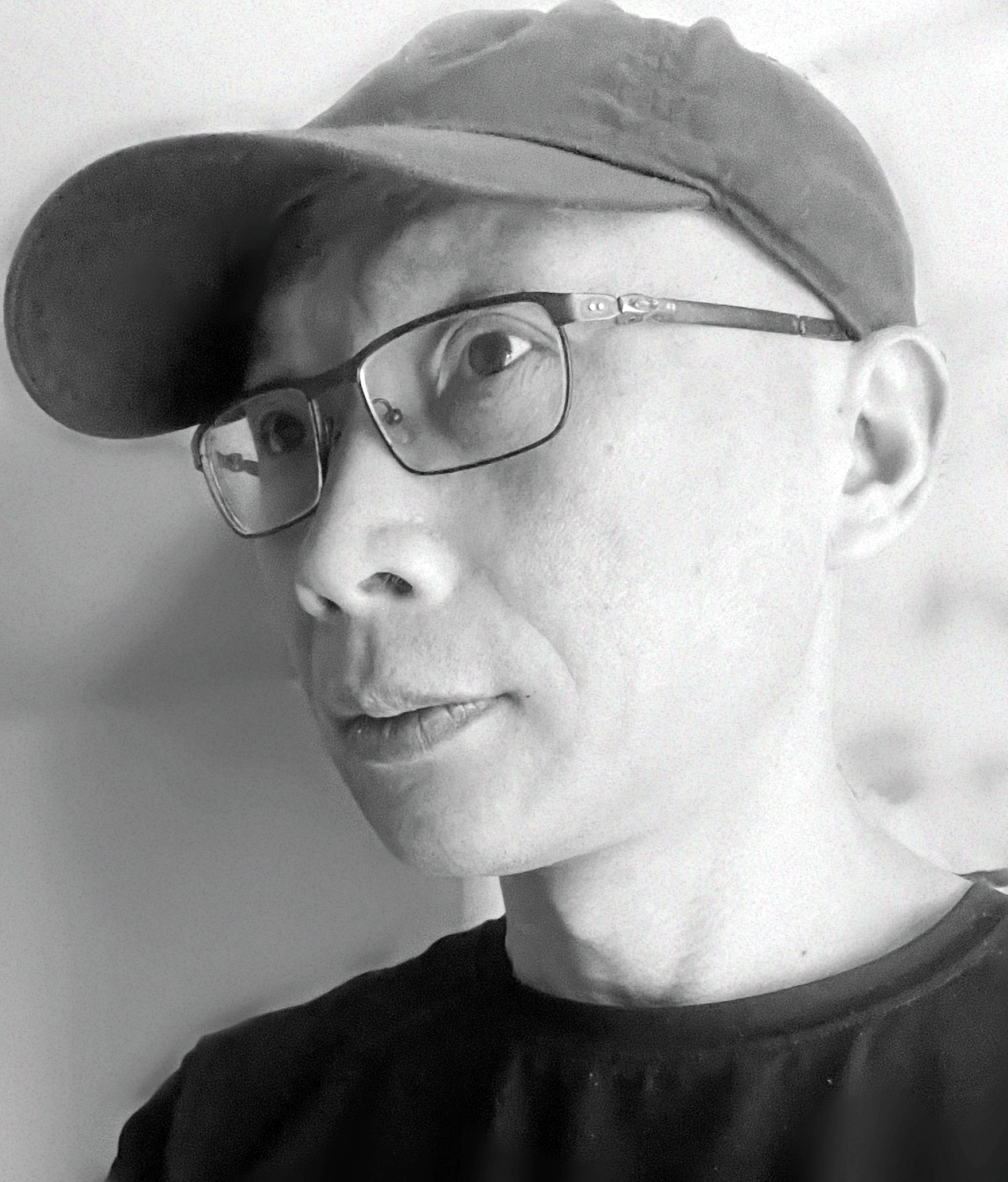 哇，著名作家唐国明，咋在出版的《零乡》里说：是我坐烂了冷板凳，还是冷板凳坐烂了我的屁股