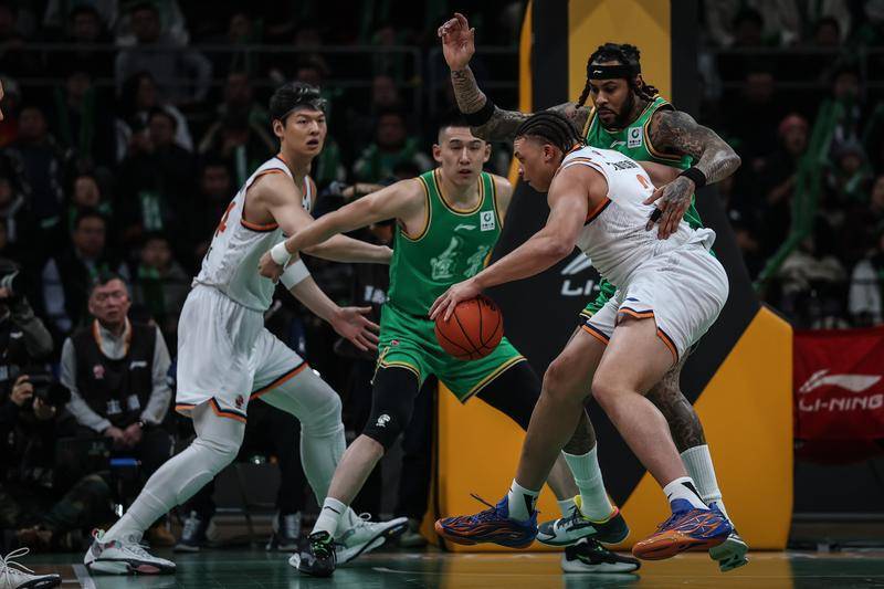 伤势恢复不乐观！上海双大外今晚均无法出战辽宁