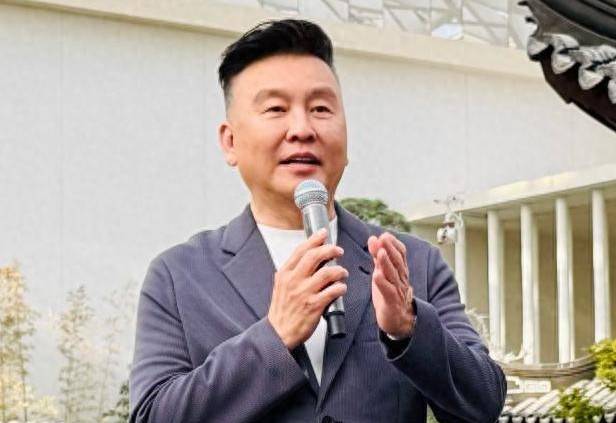 张泽群晒退休证！被前妻当出国跳板，他不该为了父母草率结婚