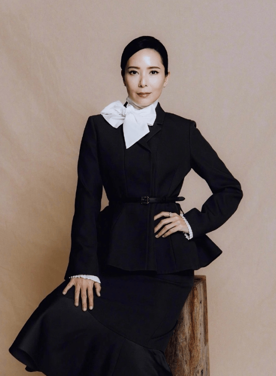 郭羡妮回应古天乐扶梯风波：力挺CP粉父母，澄清误会