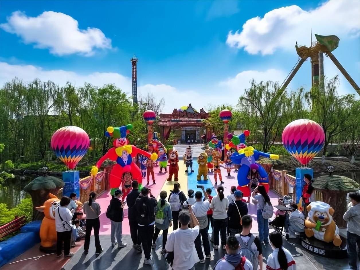 《“五一”亲子游标杆！闯入熊出没世界，解锁沉浸式假日时光》