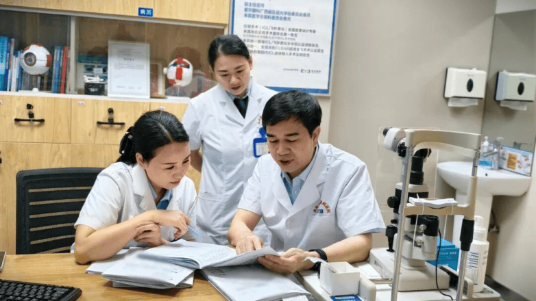 省级专家与本院主任联合巡诊，来宾爱尔眼科守护清晰视界(图1)