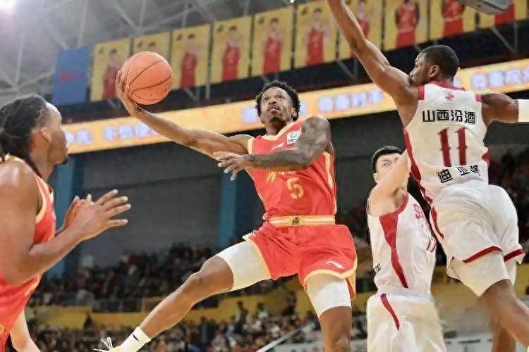 爆冷！CBA奖项揭晓，宏远颗粒无收，杜锋彻底无缘最佳教练