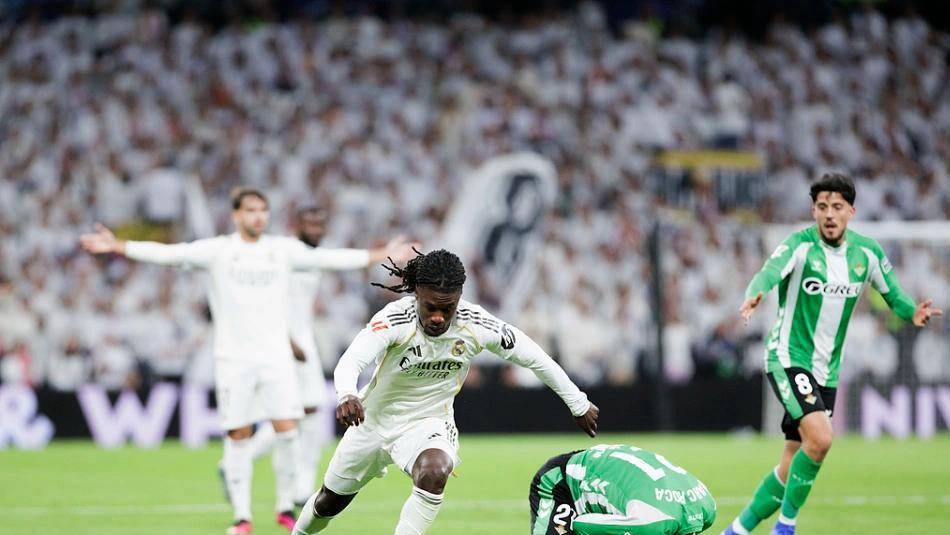 皇马别留情！卡马文加再三表态死磕留队，这份执着难道只是自欺欺人的闹剧？推上了风口浪尖