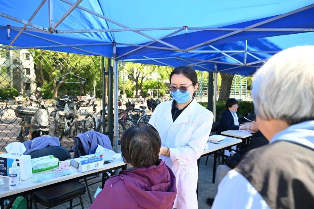 西苑医院老年人看病代挂号重症患者全程照料,身心都得到安抚的简单介绍 西苑医院老年人看病代挂号重症患者全程照料,身心都得到安抚的简单介绍