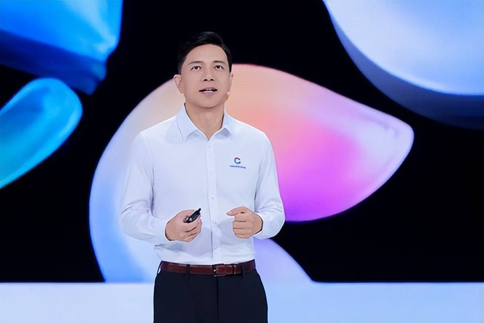 AI步入“自我进化”时代,李彦宏首提AI时代度量衡“DAA”
