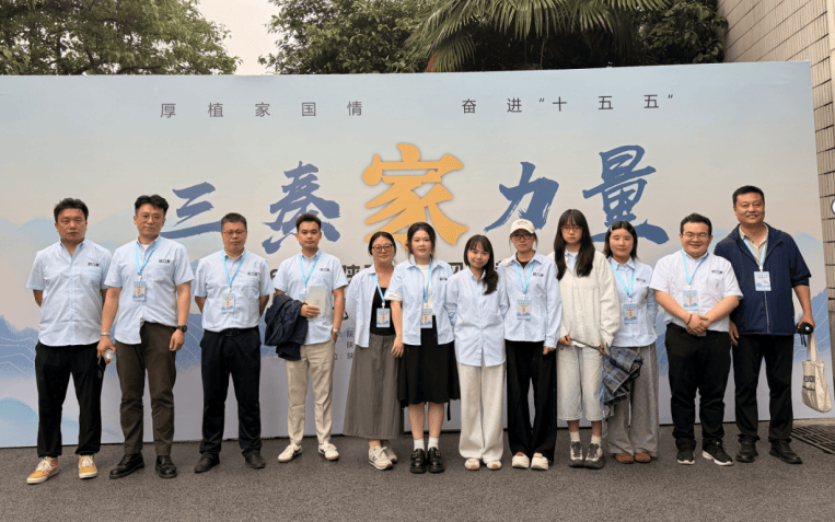 深耕青少年眼健康公益 视立美获邀出席陕西省最美家庭发布活动(图1) 深耕青少年眼健康公益 视立美获邀出席陕西省最美家庭发布活动(图1)
