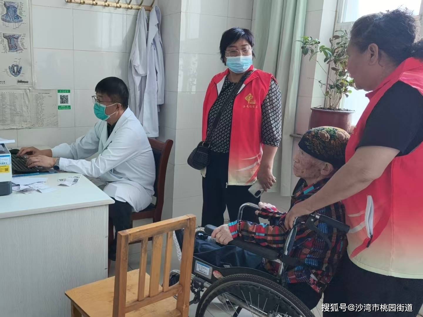 朝阳医院陪诊协助挂号老人出门就医陪同，安全更有依靠的简单介绍