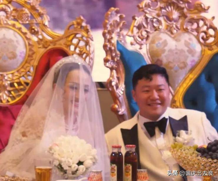 巴特尔的妻子做过警察，大女儿能力强，二女儿嫁富二代，儿子帅气