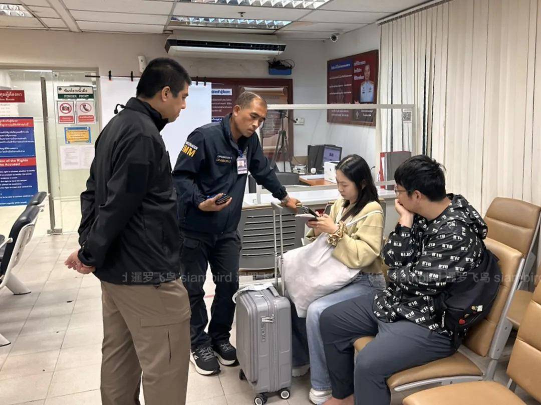 一脚踢成终身禁止入境！中国游客曼谷机场踹毁闸机冲关后续：赔偿48万＋刑事起诉+永久黑名单