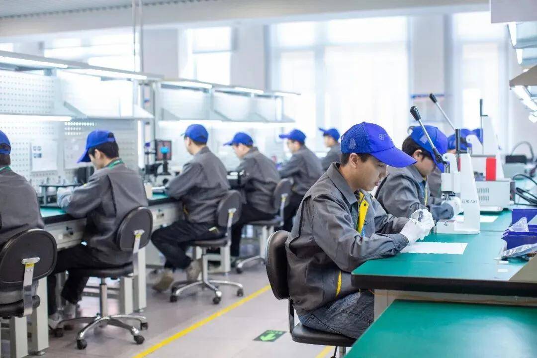 新发布的混合驱动灵巧手正在学习人体手功能