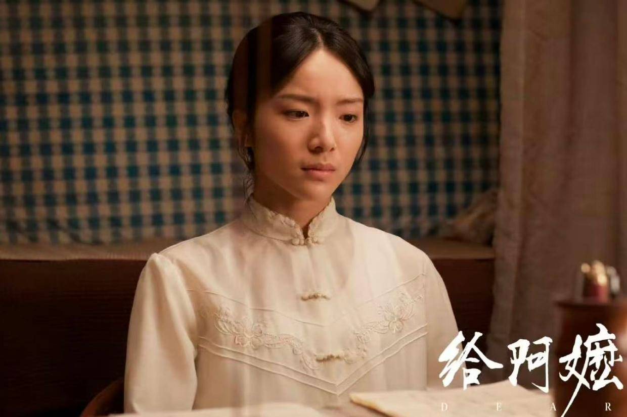 李思潼凭“阿嬷”爆火、七七拒于正邀约后签约,素人演艺圈突围之路
