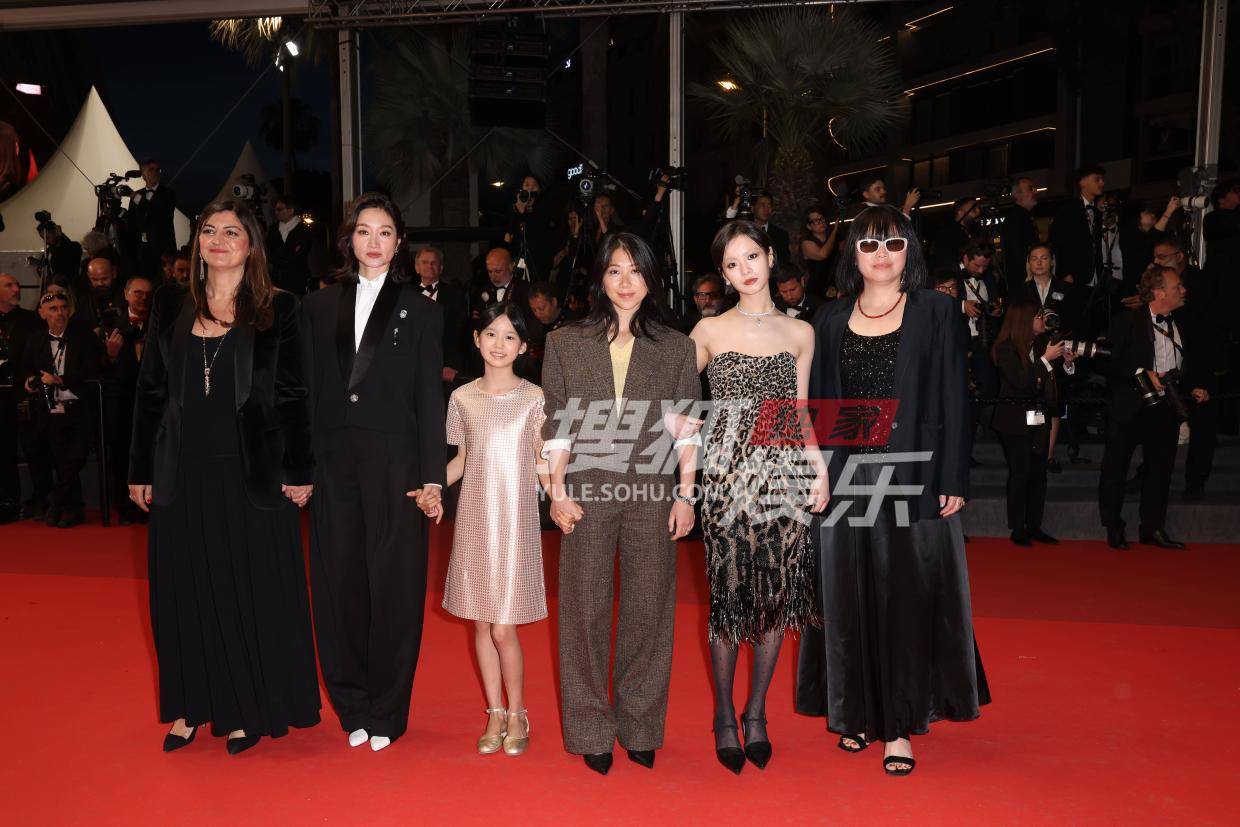 李庚希《无名女孩》戛纳夺发行奖 导演邹静致谢祖母引泪目