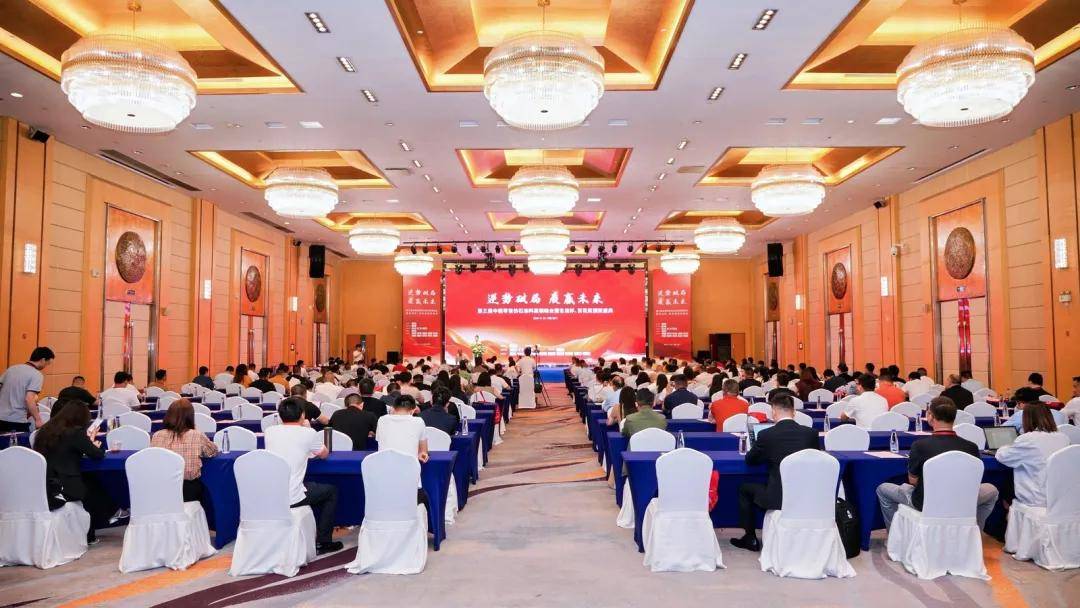 涂上游丨罗斯夫荣膺仿石漆乳液供应商TOP2，匠心臻品收获满堂彩 