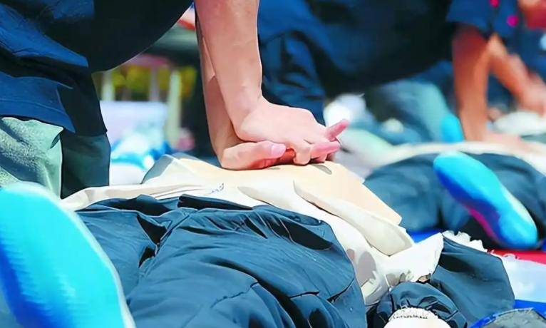 原创            心源性猝死的人越来越多？医生再次强调：宁可喝茶水，也别做7事