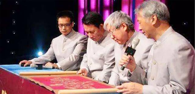 文物专家17万骗走乾隆真迹，转手卖掉8736万，河南农民绝望报警