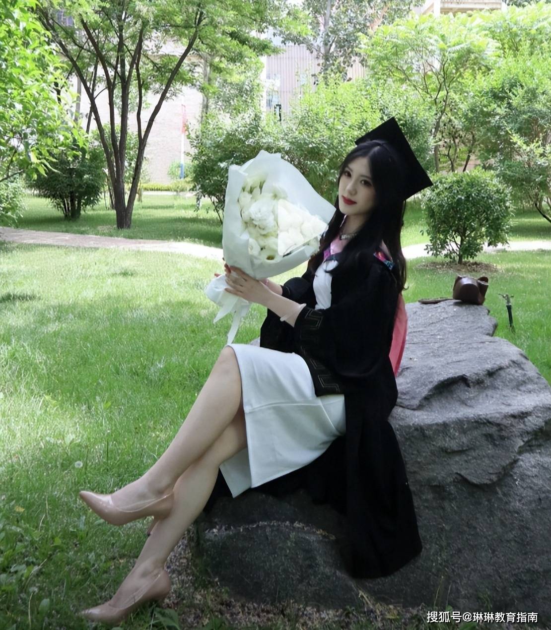 “4个赛西施,1个似貂蝉!”一组高颜值学姐毕业照,学弟后悔不已
