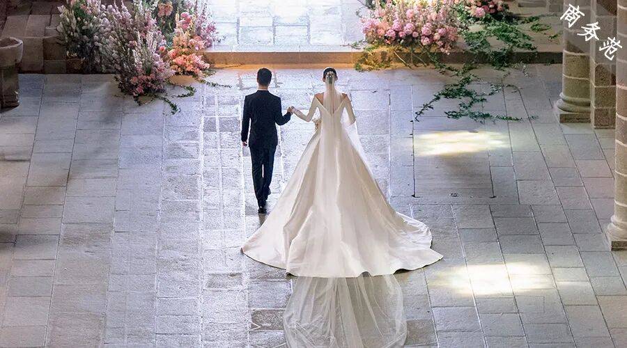 奚梦瑶、何猷君豪门婚礼：100克拉Graff、Dior高定婚纱、PP钻表！儿女当花童…