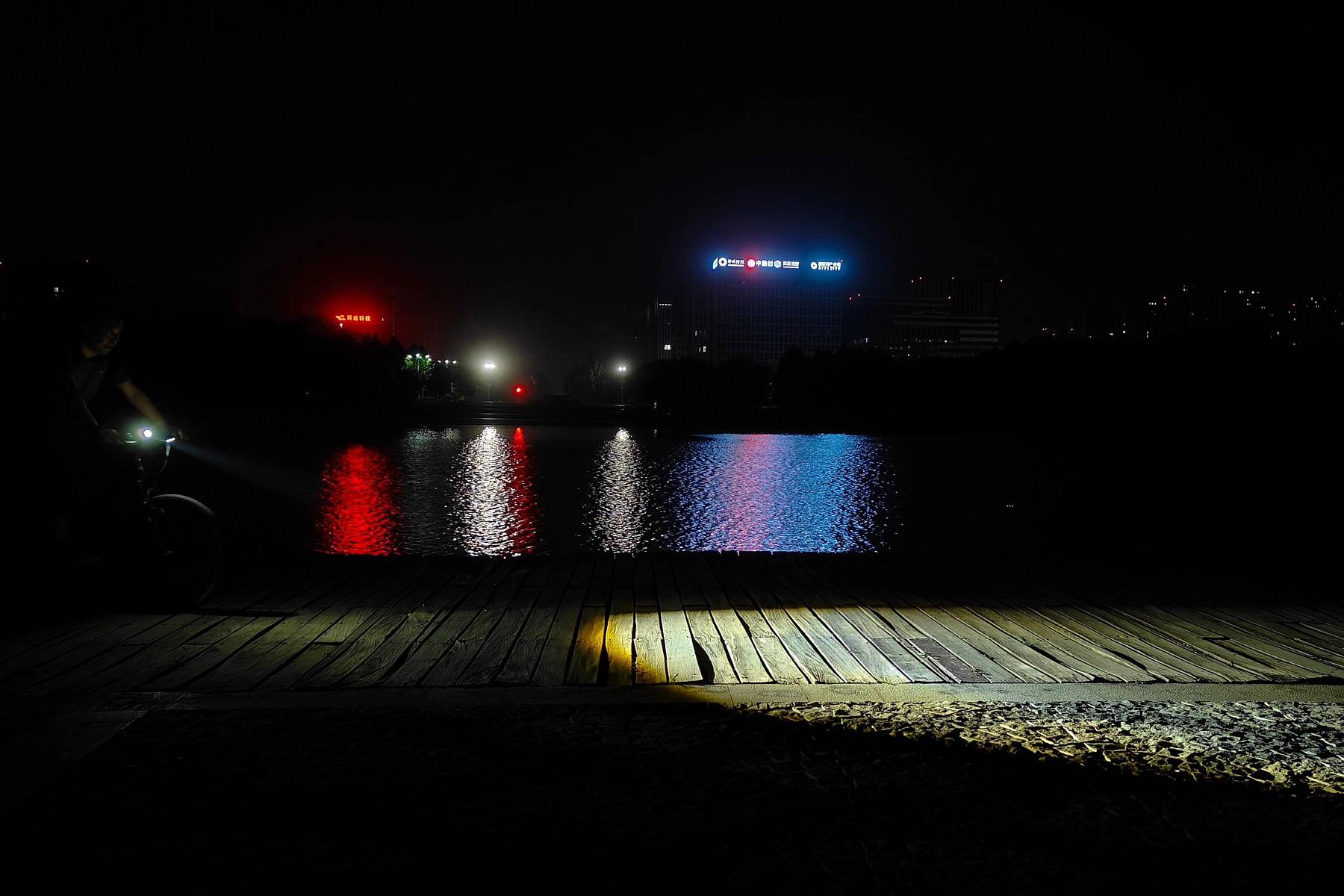 夜骑安全新标杆,迈极炫RC1000吊装截止线自行车灯深度评测