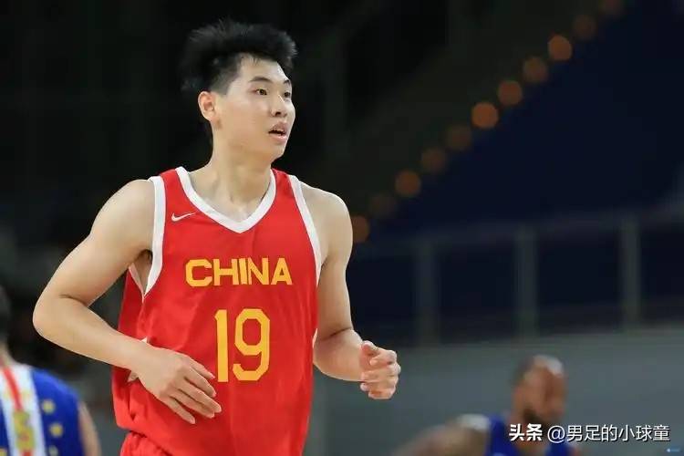 世界杯中国男篮12人大名单预测出炉，胡明轩周琦曾凡博3人或落选