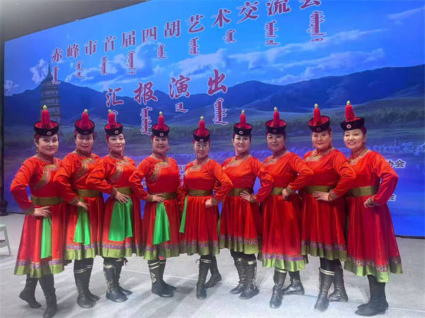 舞韵传情 艺绽芳华 | 雪中情爱心协会舞蹈队亮相赤峰市首届四胡艺术交流会