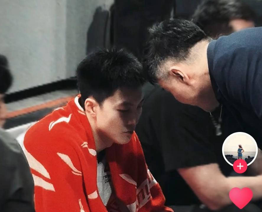 广东早报：双杜续约成功，男篮集训名单发布，上海欲挖焦泊乔？