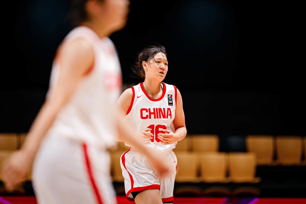 轰21+8！中国女篮16岁1米90前锋崛起：两届MVP进化扛大旗