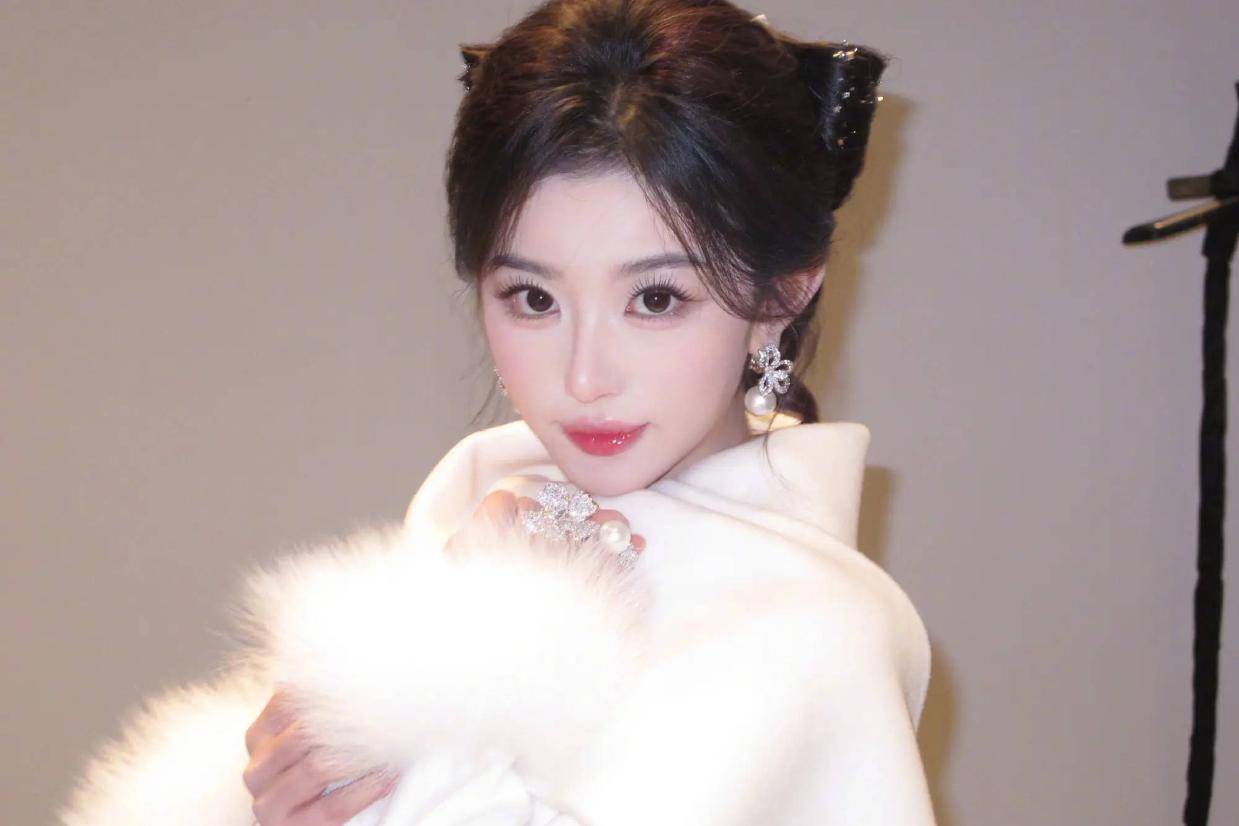 孔雪儿辟谣“像鞠婧祎”言论：每个人独一无二，勿传谣并祝鞠生日快乐