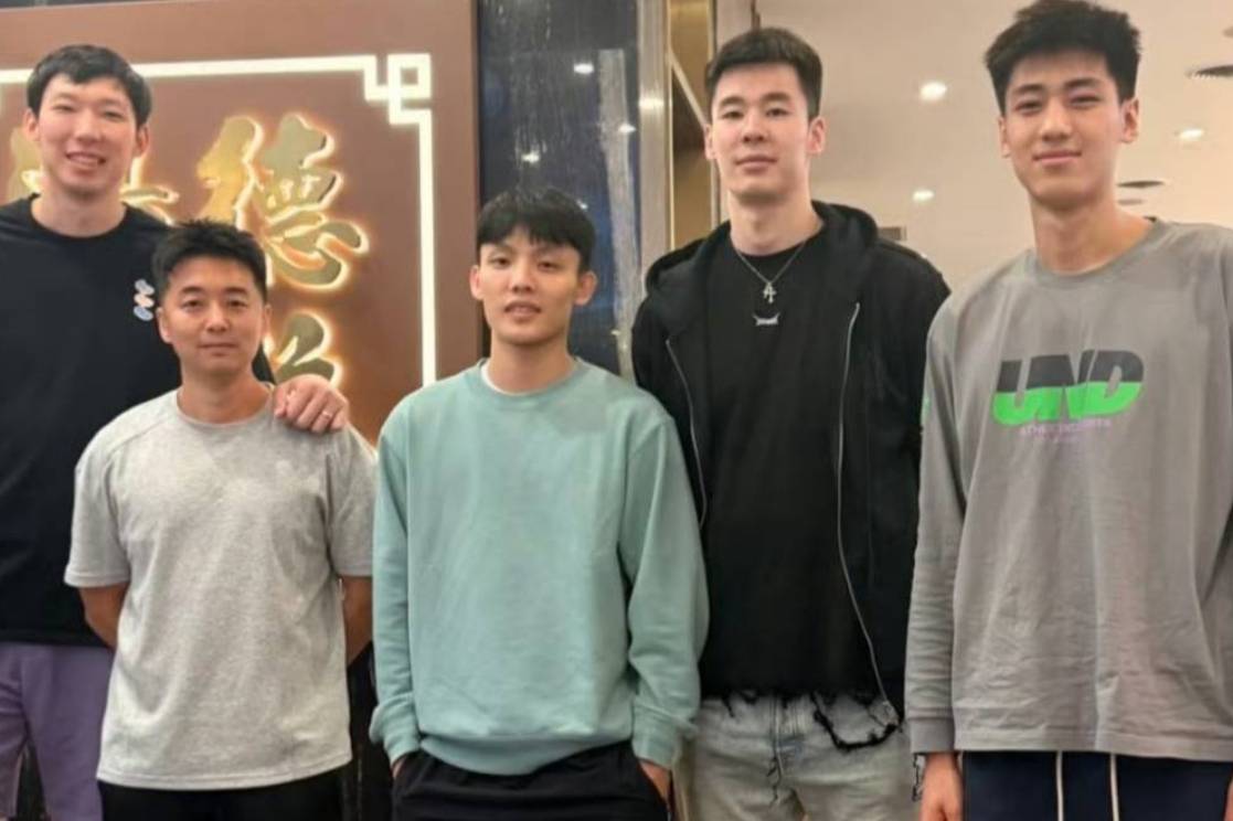 徐杰，周琦，郭昊文，刘金雨四人在美国洛杉矶聚会
