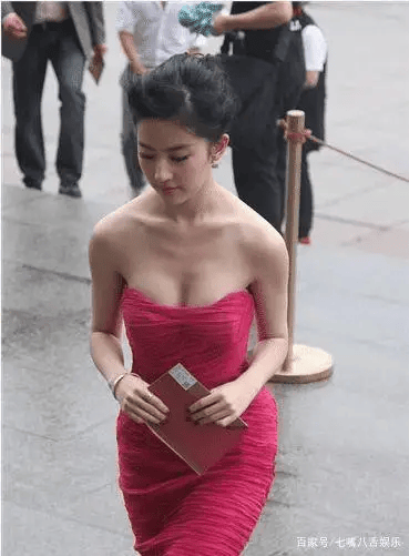 为何刘亦菲单身至今?不是没人想娶,看完这些照片你就明白了!
